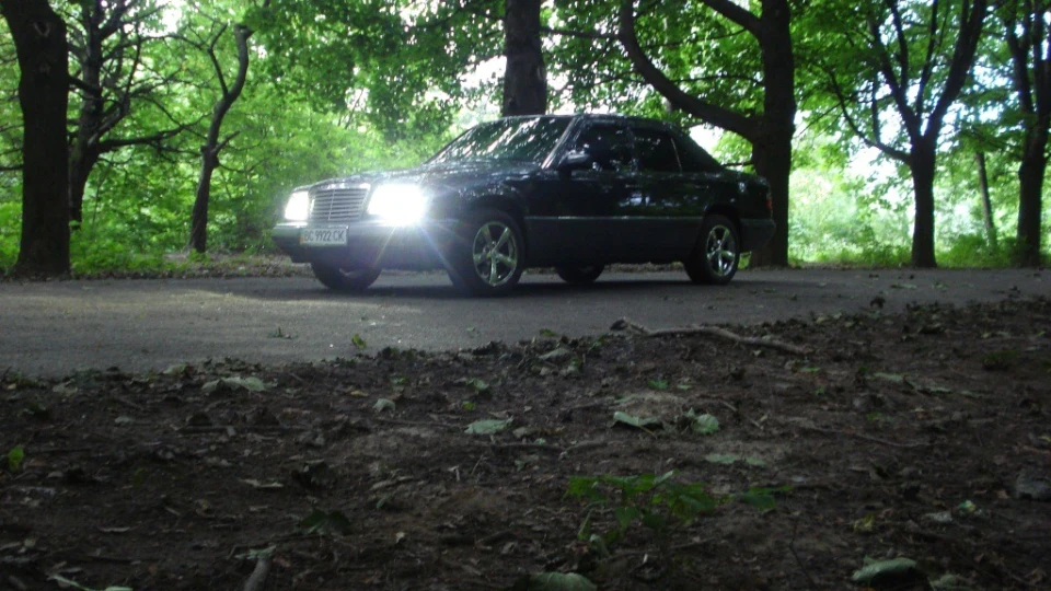 Mercedes-Benz E-Class 2