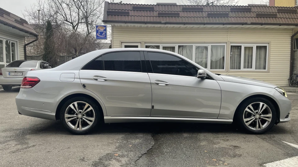 Mercedes-Benz E-Class 2