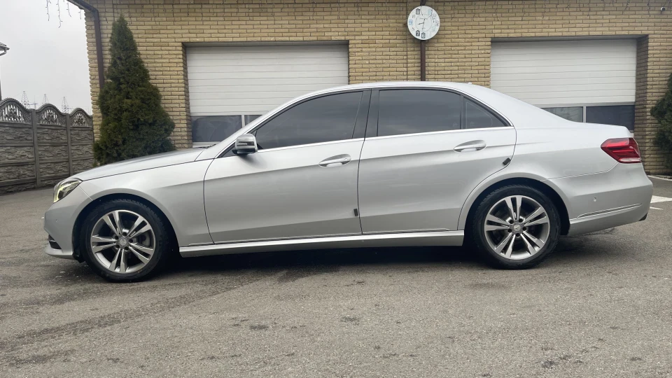 Mercedes-Benz E-Class 3