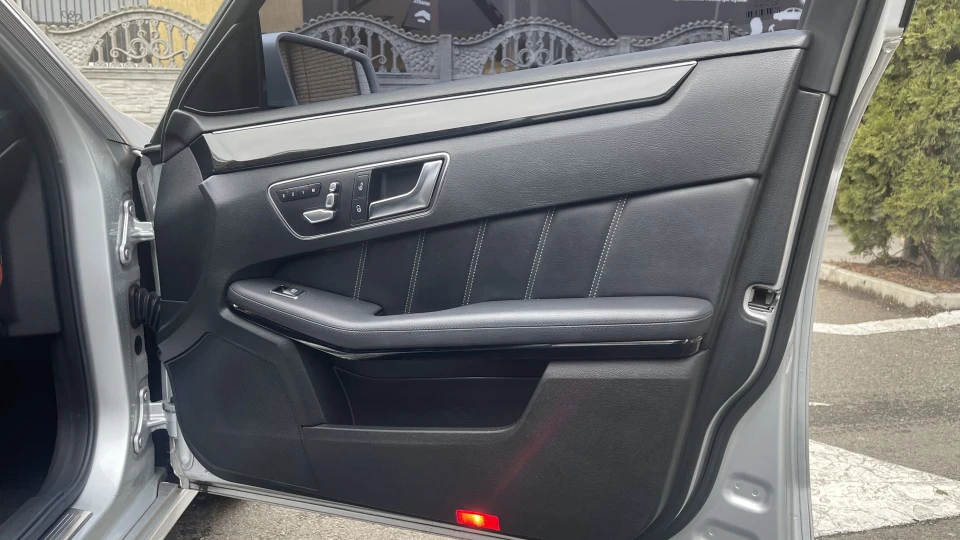 Mercedes-Benz E-Class 5