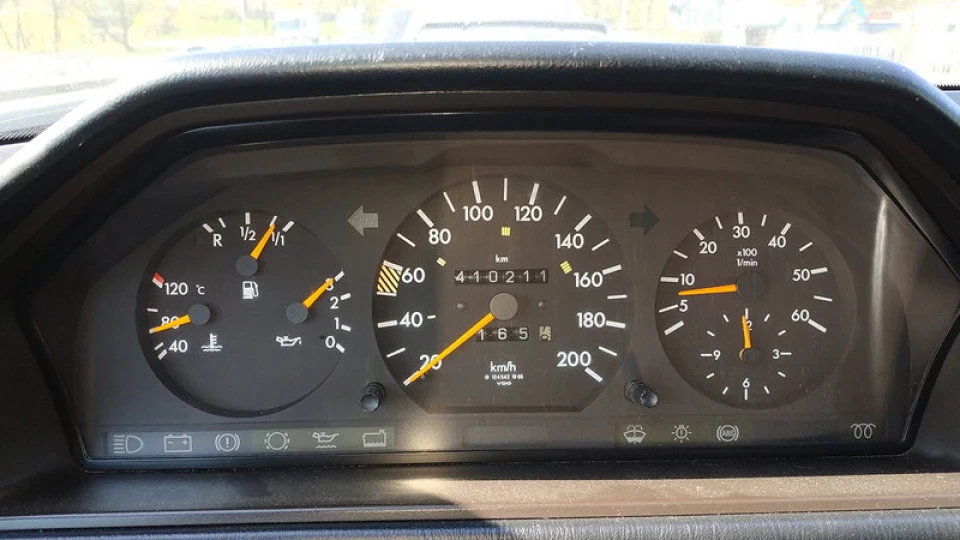 Mercedes-Benz E-Class 2