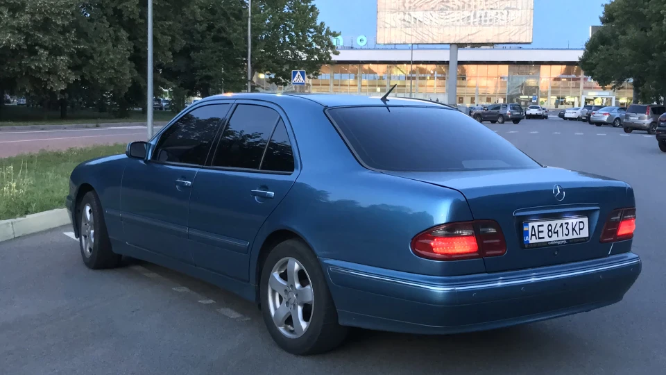Mercedes-Benz E-Class 3