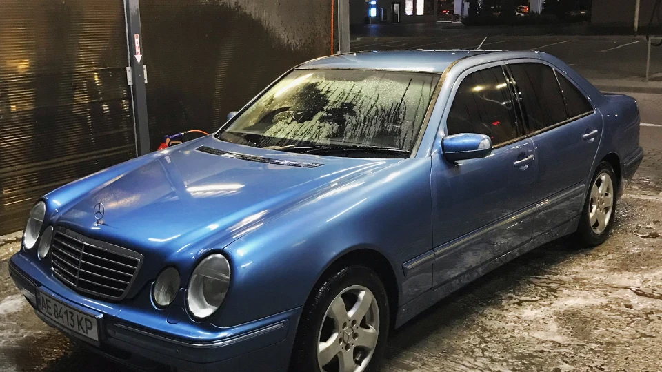 Mercedes-Benz E-Class 4
