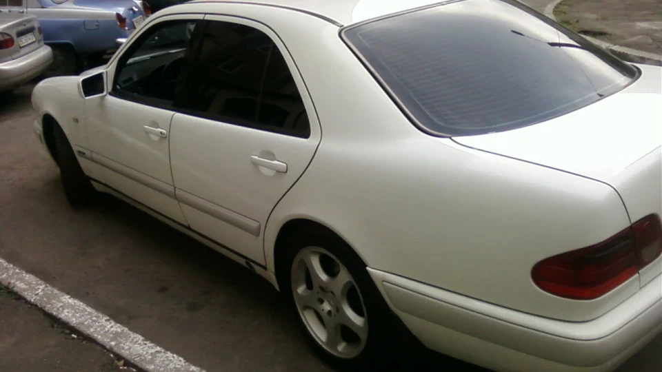 Mercedes-Benz E-Class 4