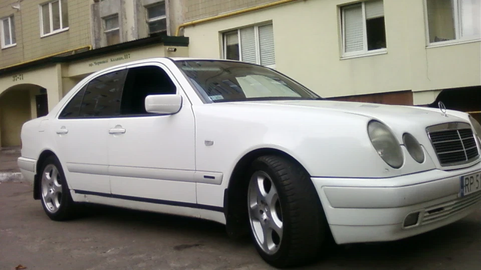 Mercedes-Benz E-Class 5