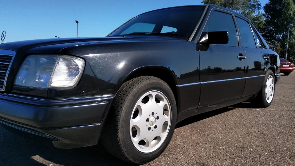 Mercedes-Benz E-Class 2