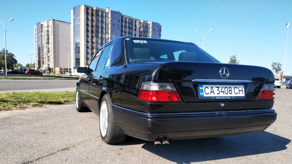 Mercedes-Benz E-Class 4