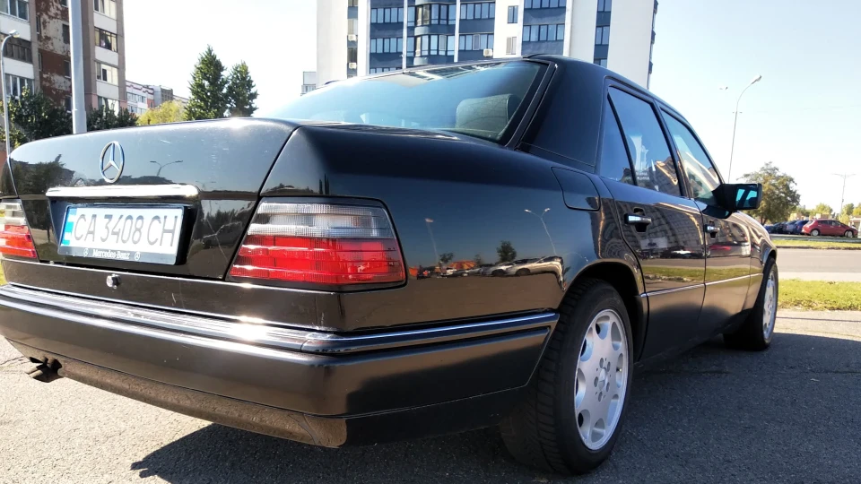 Mercedes-Benz E-Class 5