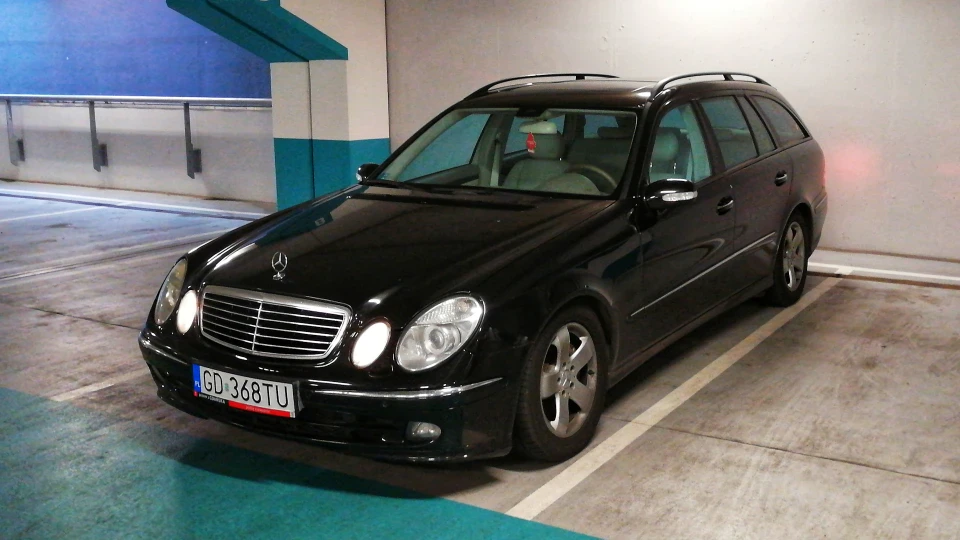 Mercedes-Benz E-Class 2