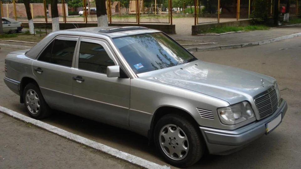 Mercedes-Benz E-Class 2