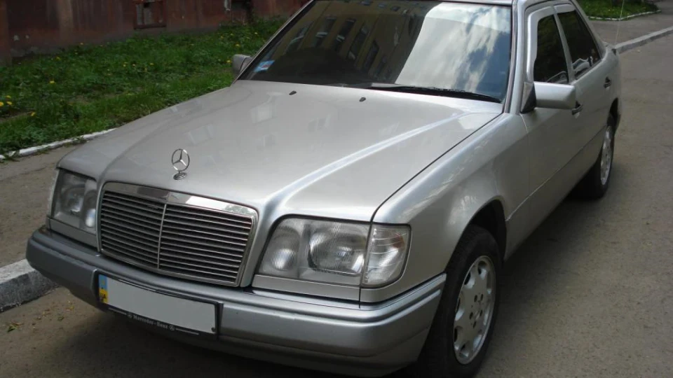 Mercedes-Benz E-Class 3