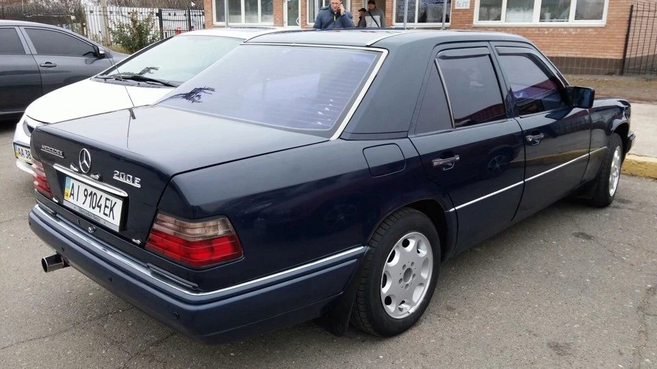 Mercedes-Benz E-Class 2