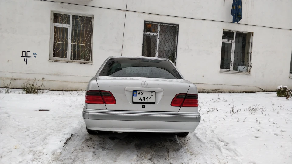 Mercedes-Benz E-Class 2