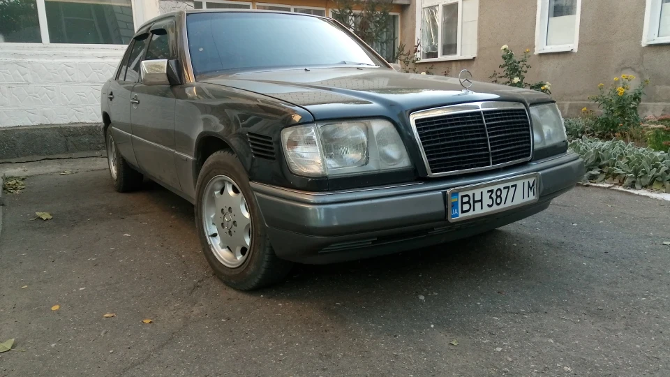 Mercedes-Benz E-Class 4