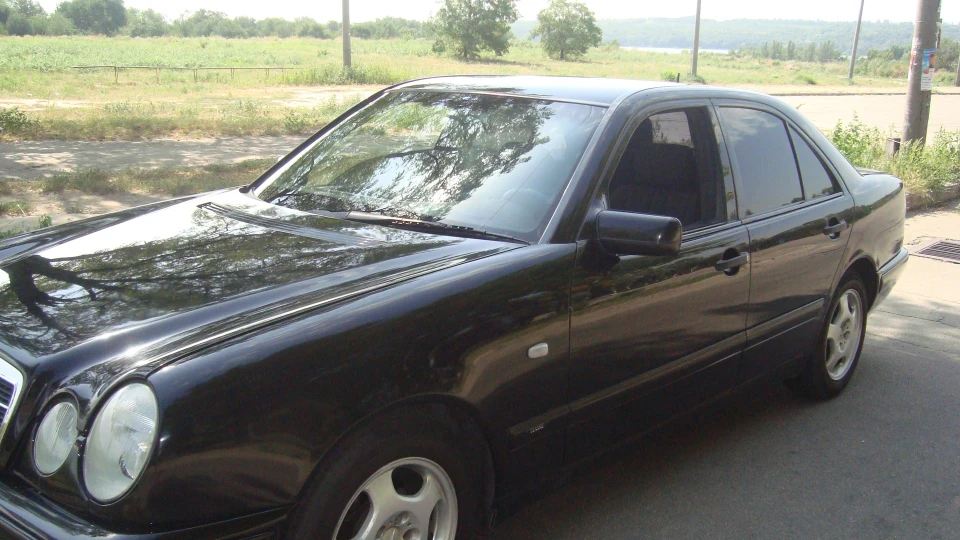 Mercedes-Benz E-Class 2
