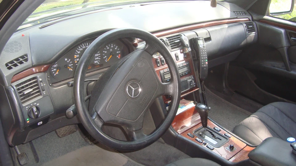 Mercedes-Benz E-Class 3