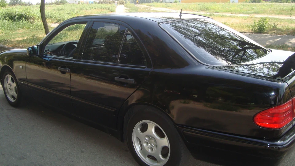 Mercedes-Benz E-Class 4