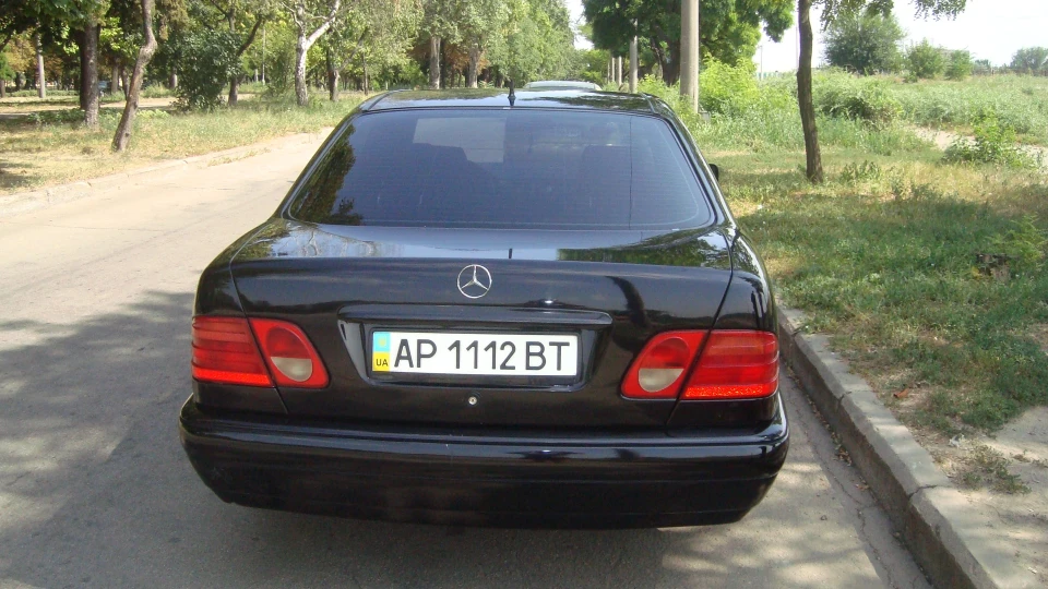 Mercedes-Benz E-Class 5
