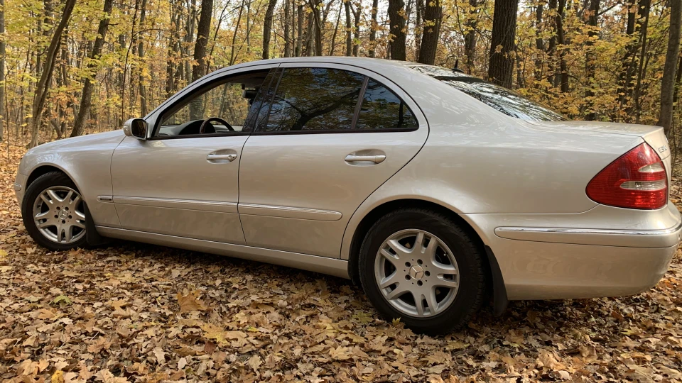 Mercedes-Benz E-Class 2