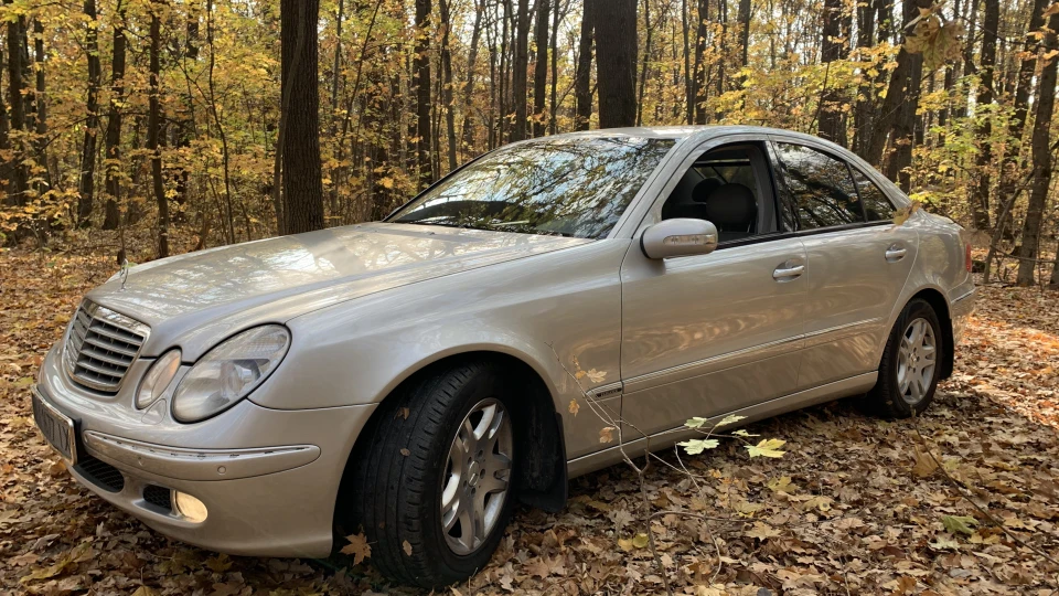 Mercedes-Benz E-Class 3