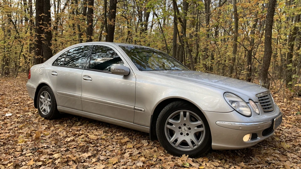 Mercedes-Benz E-Class 4