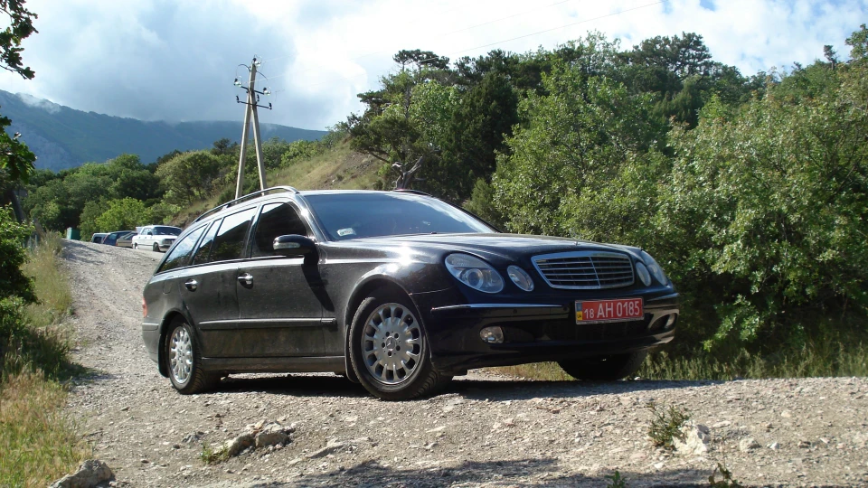 Mercedes-Benz E-Class 2