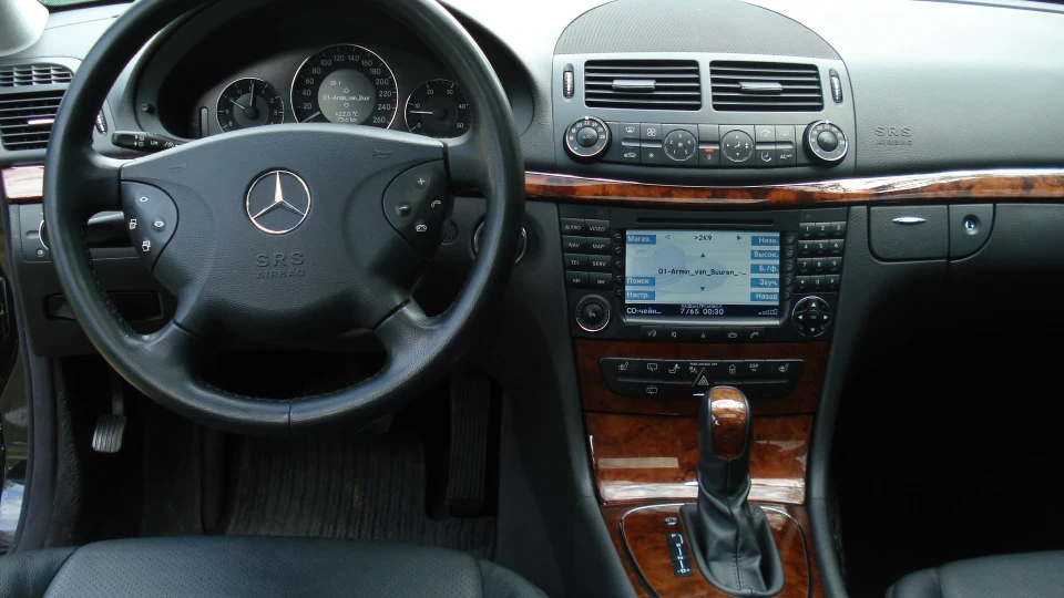 Mercedes-Benz E-Class 3