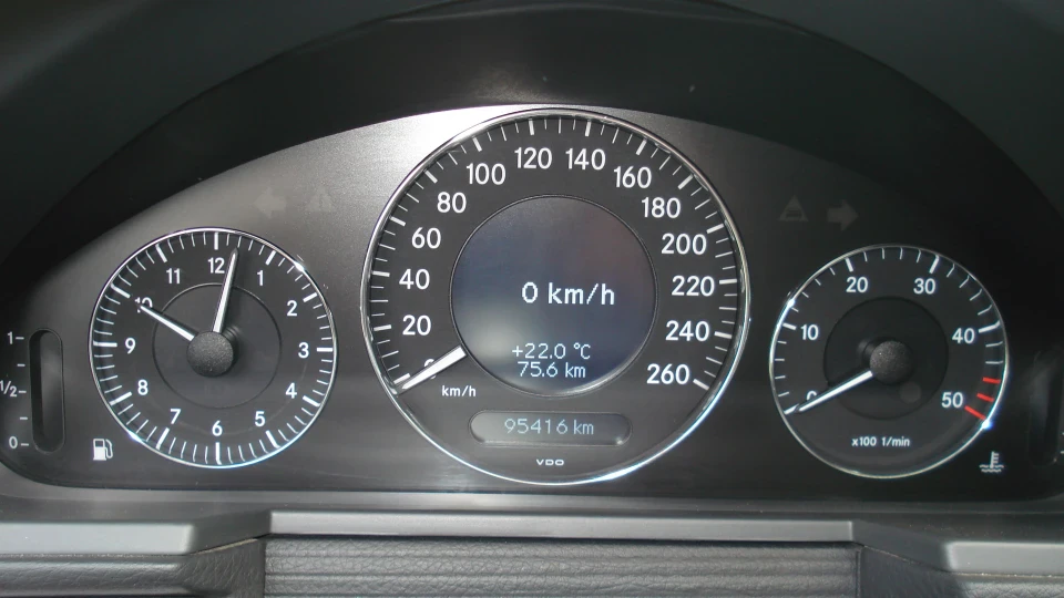 Mercedes-Benz E-Class 4