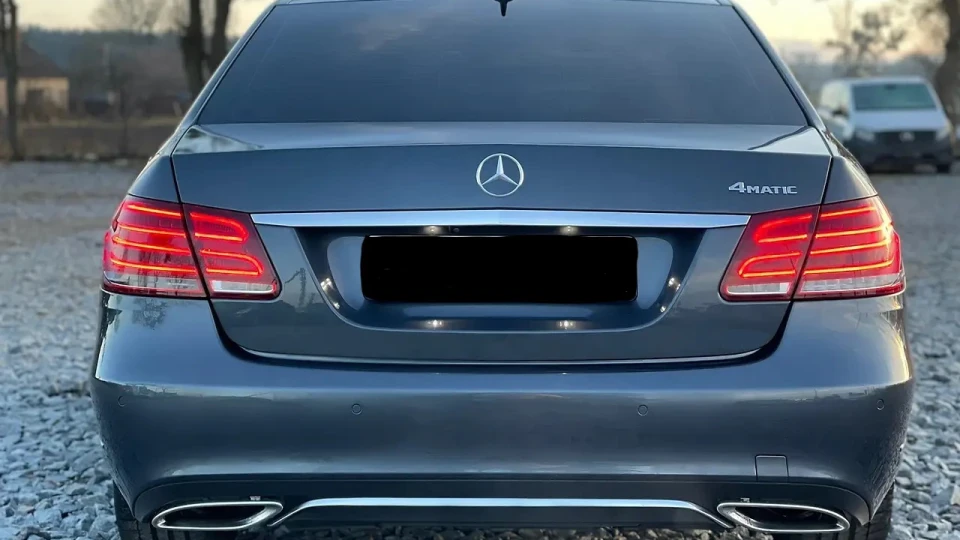 Mercedes-Benz E-Class 2