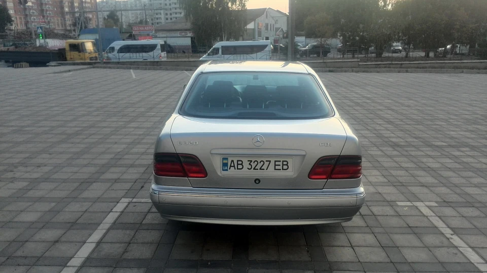 Mercedes-Benz E-Class 4