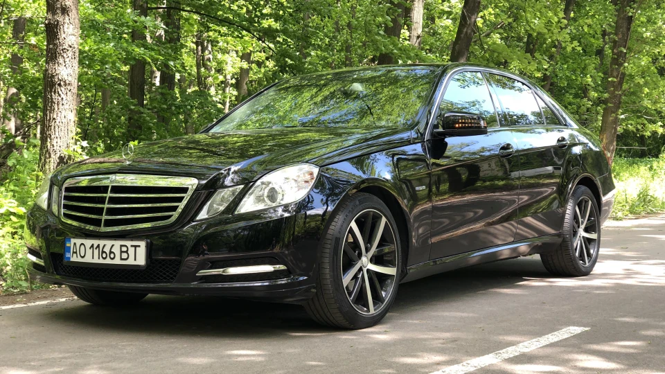 Mercedes-Benz E-Class 2