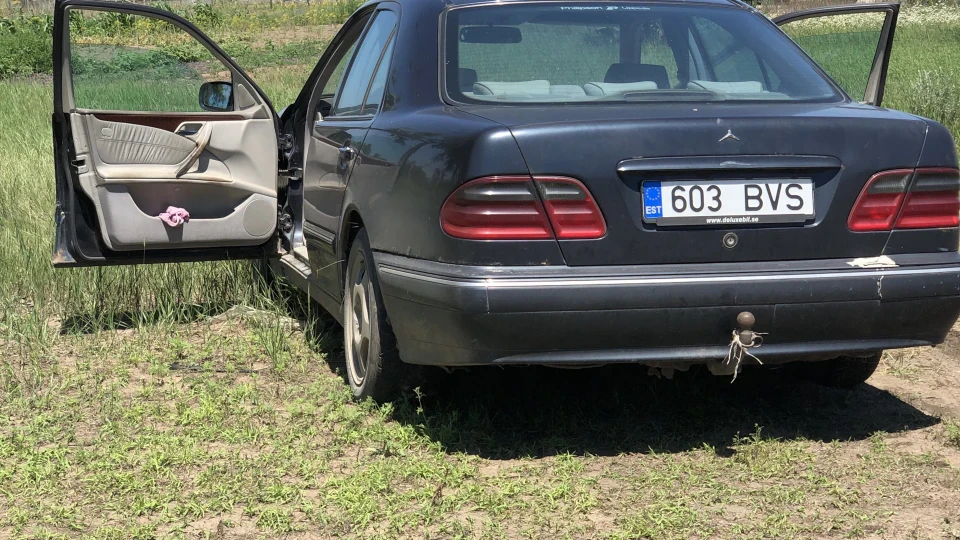 Mercedes-Benz E-Class 2