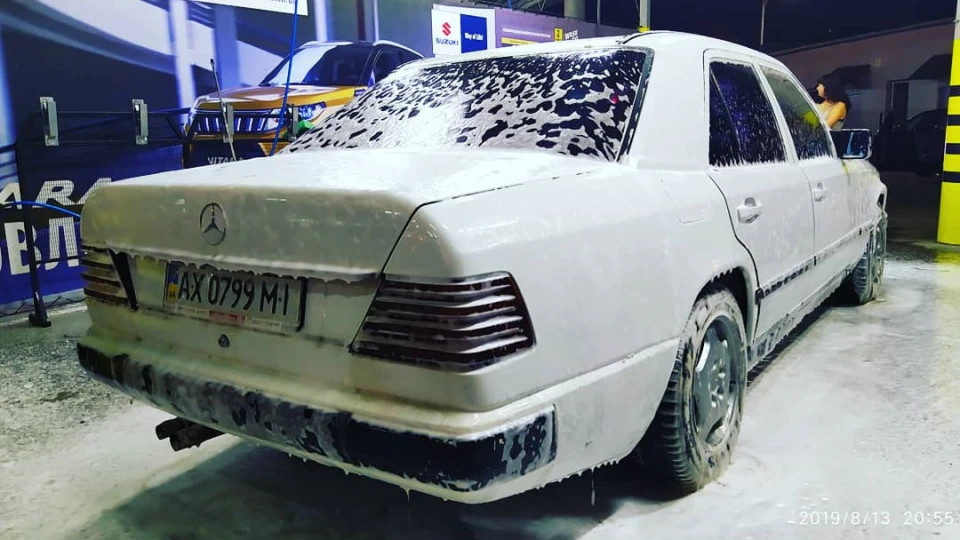 Mercedes-Benz E-Class 2