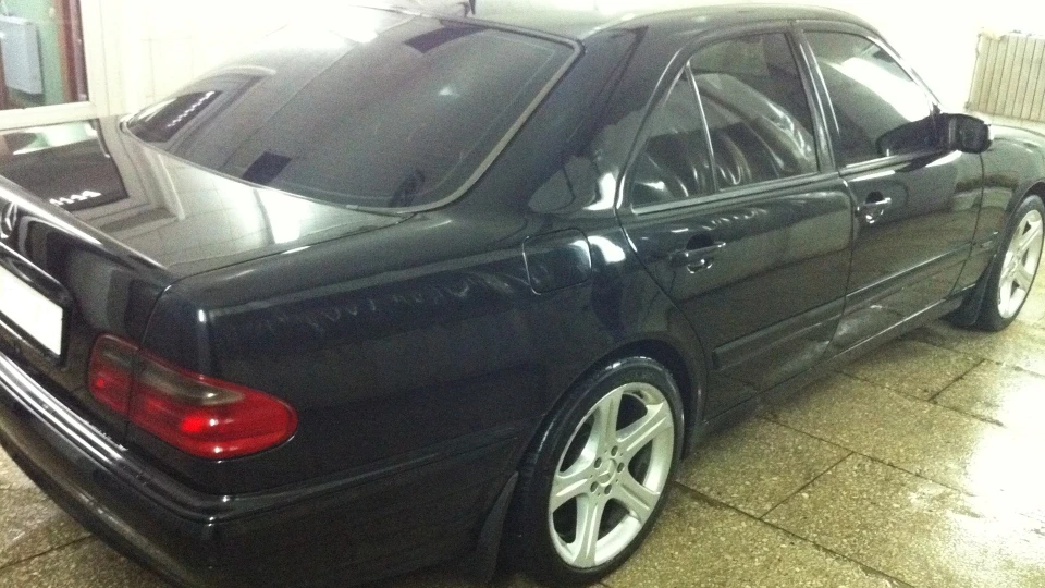 Mercedes-Benz E-Class 3