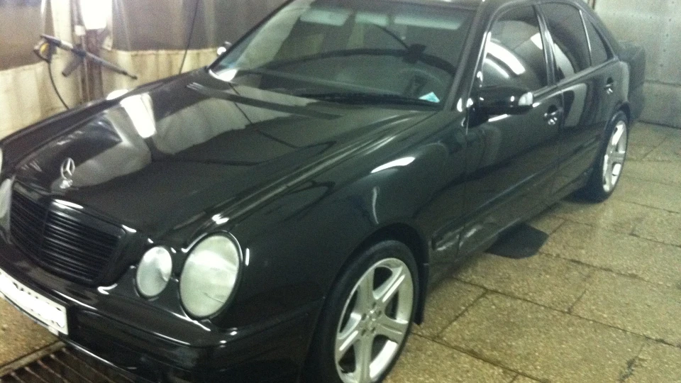 Mercedes-Benz E-Class 4