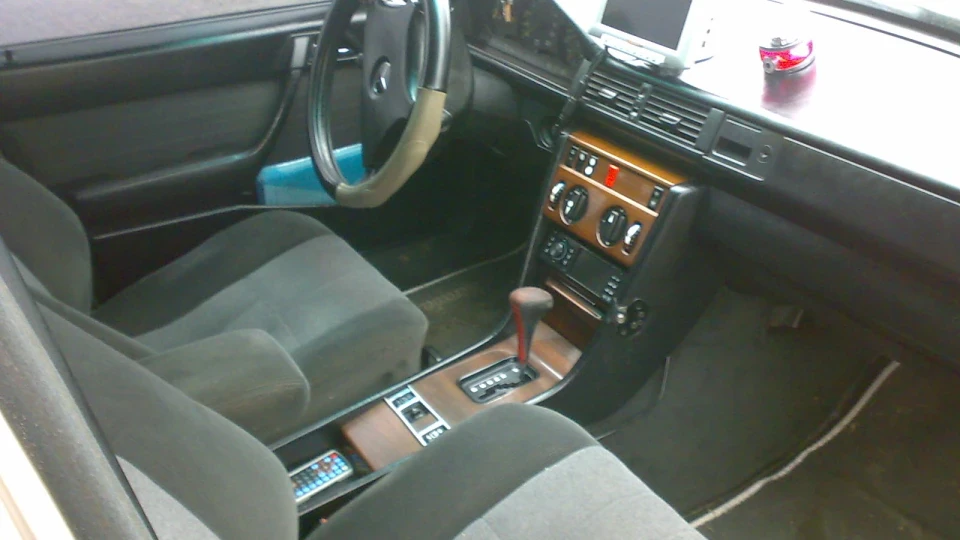Mercedes-Benz E-Class 2