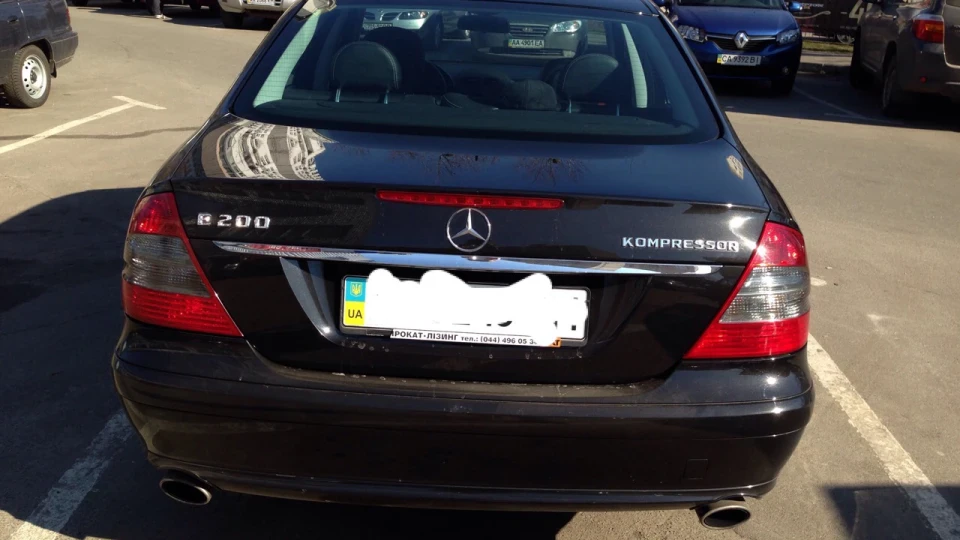 Mercedes-Benz E-Class 2
