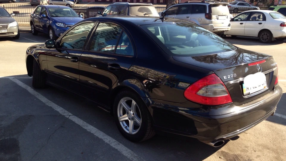 Mercedes-Benz E-Class 3