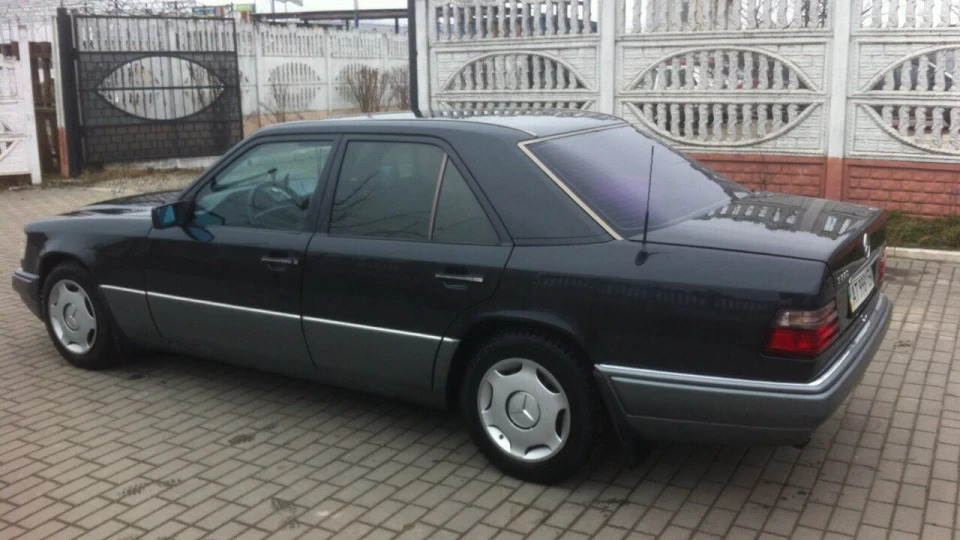 Mercedes-Benz E-Class 2