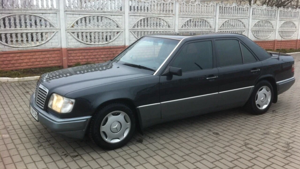 Mercedes-Benz E-Class 4