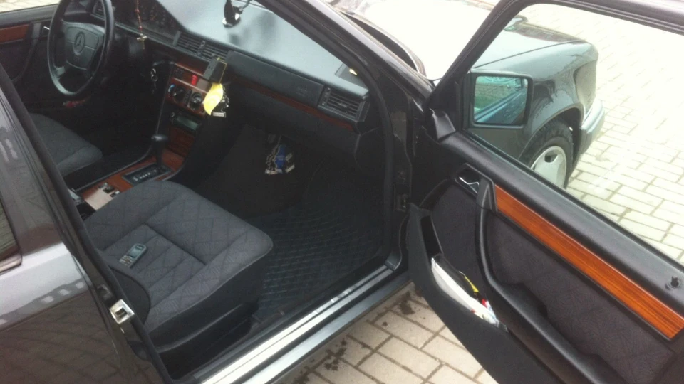 Mercedes-Benz E-Class 5