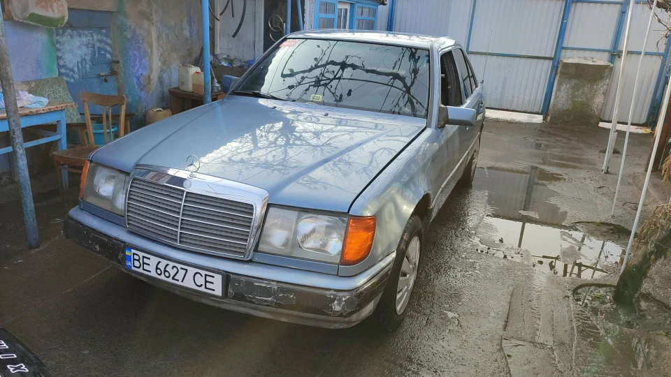 Mercedes-Benz E-Class 2