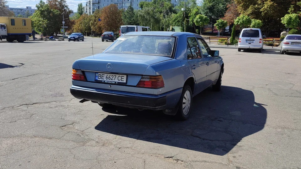Mercedes-Benz E-Class 4