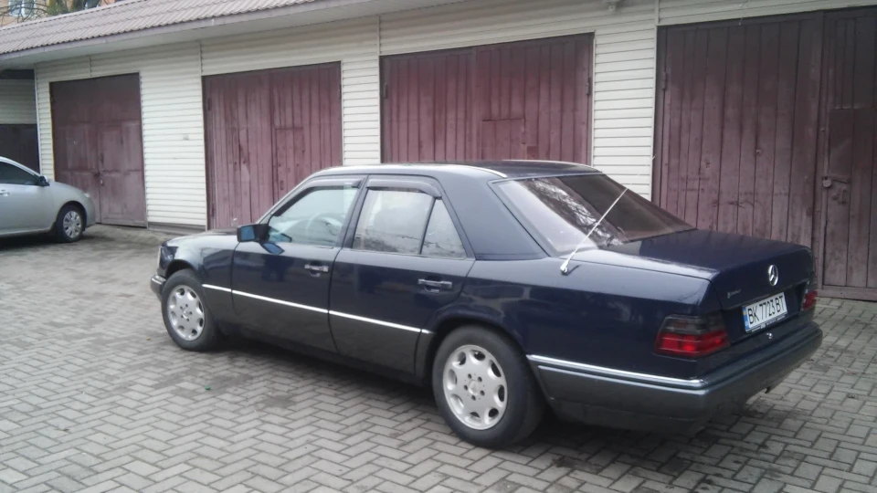 Mercedes-Benz E-Class 2
