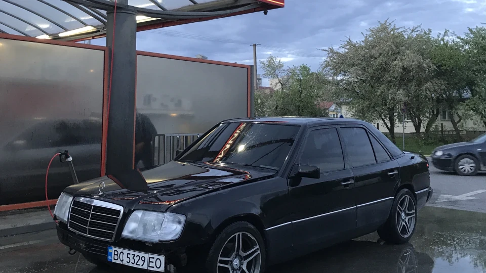 Mercedes-Benz E-Class 2