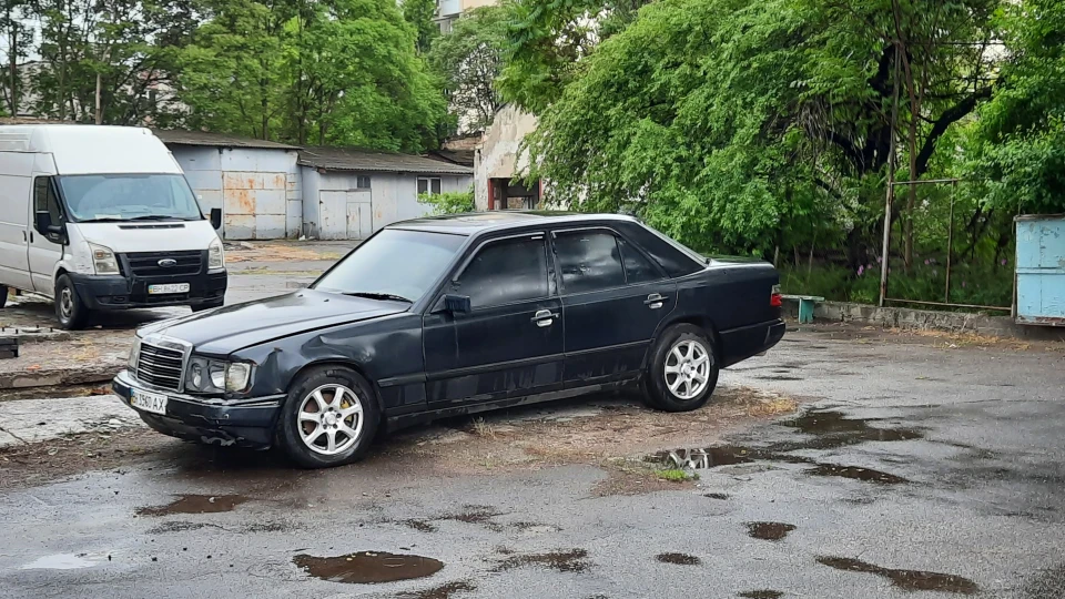 Mercedes-Benz E-Class 2