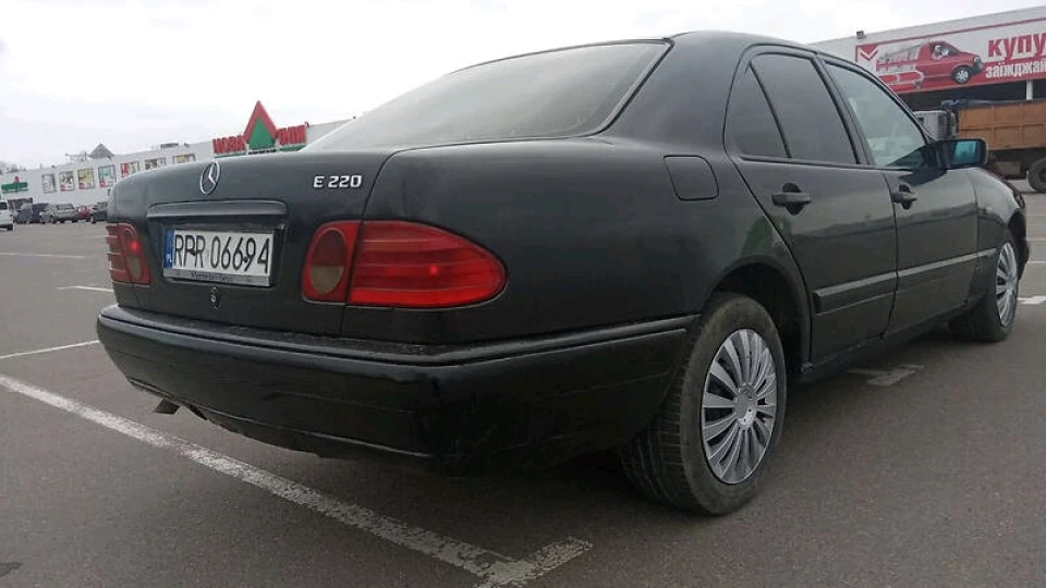 Mercedes-Benz E-Class 3