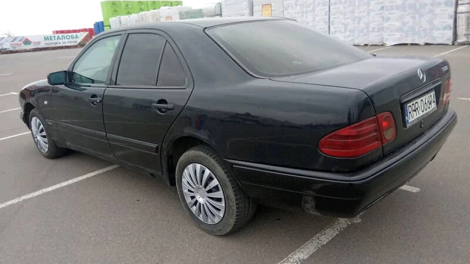 Mercedes-Benz E-Class 4