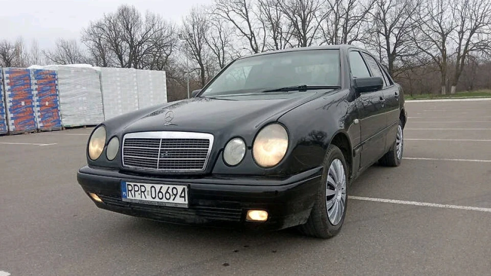Mercedes-Benz E-Class 5