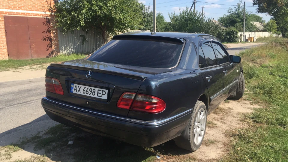 Mercedes-Benz E-Class 2